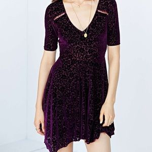 Kimchi Blue | Fay Burnout Velvet Dress |